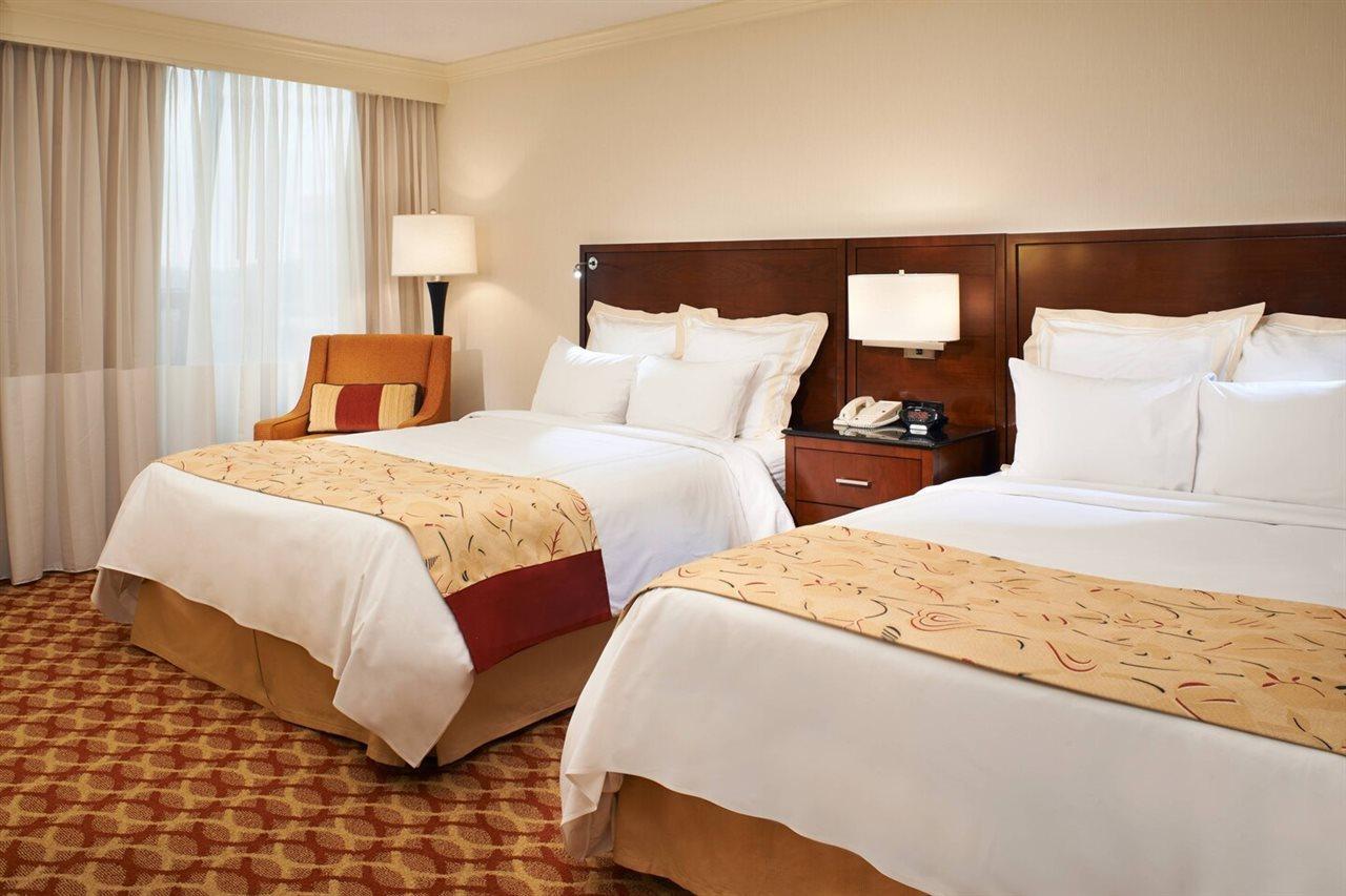 Delta Hotels By Marriott Indianapolis East Exterior photo