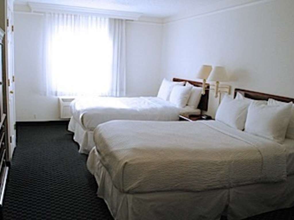 Delta Hotels By Marriott Indianapolis East Room photo