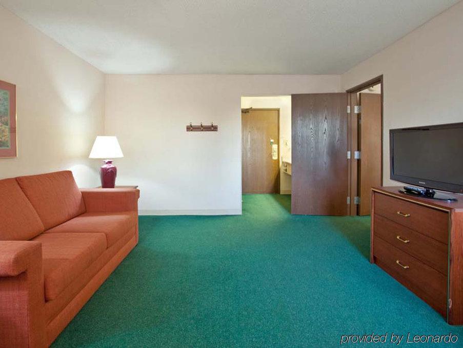 Delta Hotels By Marriott Indianapolis East Exterior photo